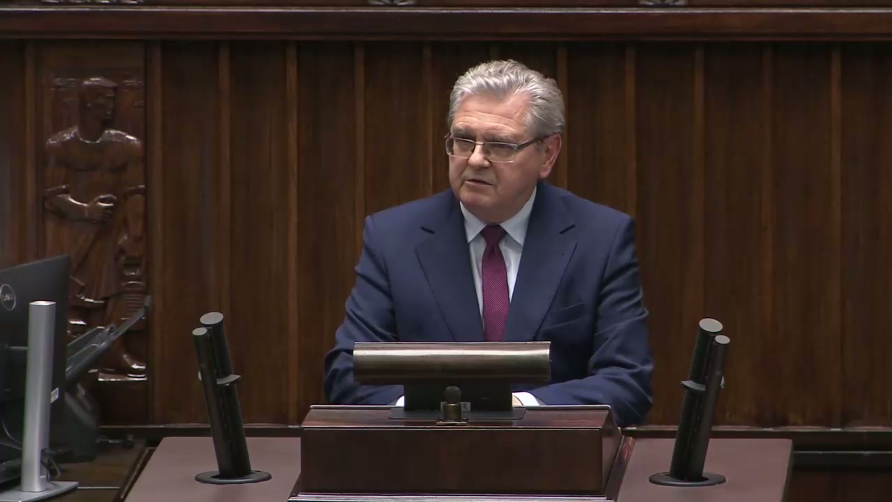Czesław Hoc pyta o oszczędności kosztem życia pacjentów