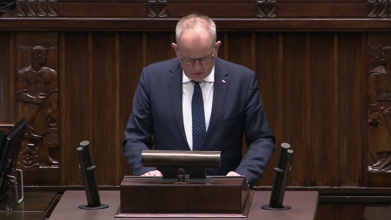 Fryderyk Kapinos dziękuje służbom za pomoc uchodźcom