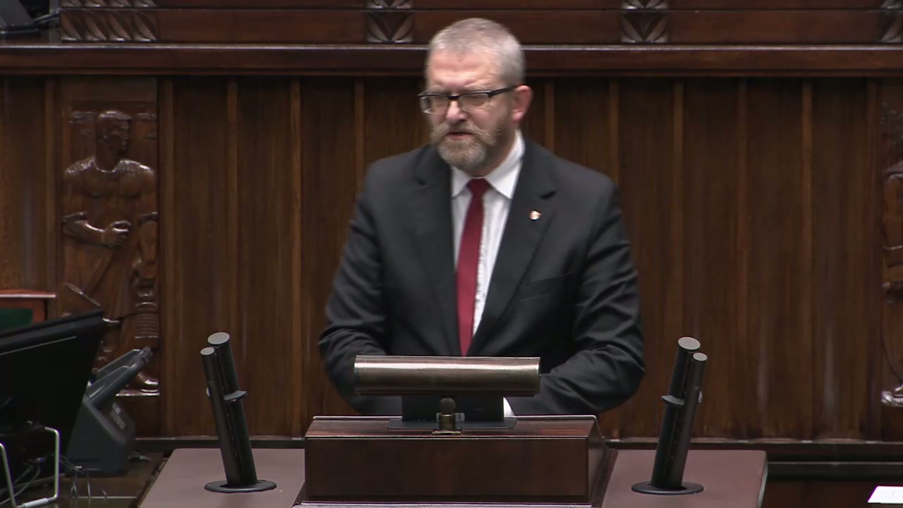 Grzegorz Braun pyta o pielęgniarki i 'pejzaż katastrofy' kadrowej