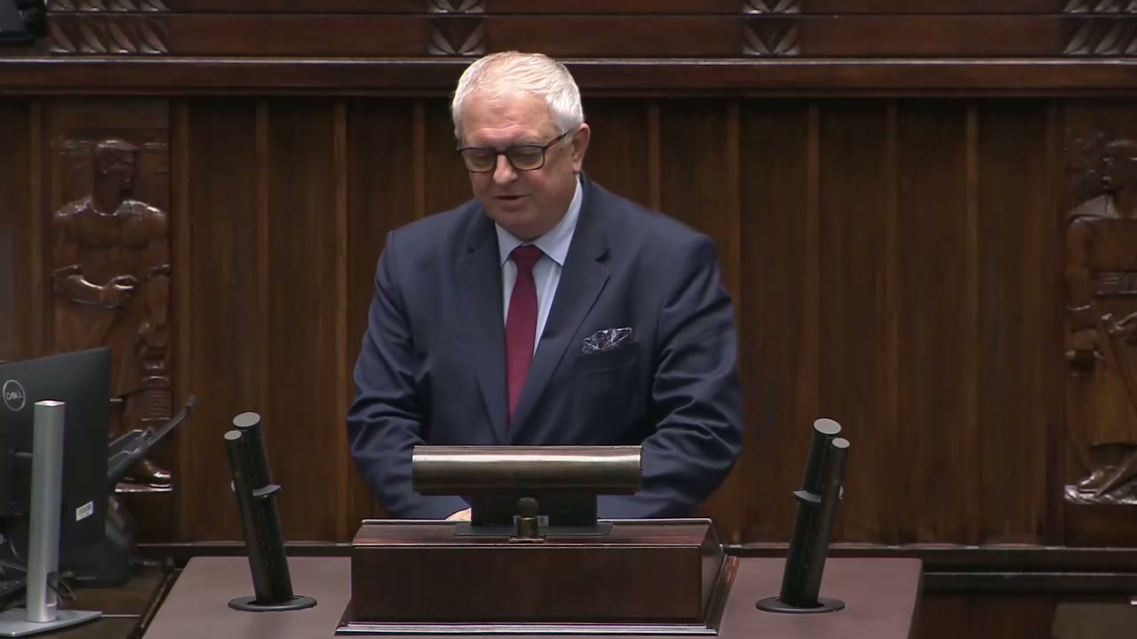 Grzegorz Piechowiak pyta o podwyżki i remonty w policji