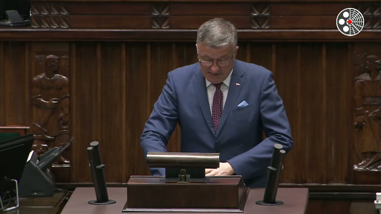 Grzegorz Woźniak gratuluje stulecia szkoły w Anielowie