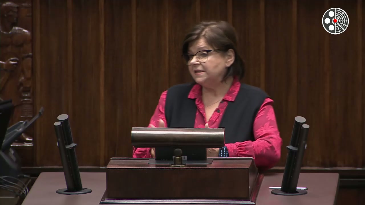 Izabela Leszczyna wzywa do szybkiego zakazu jednorazowych e-papierosów