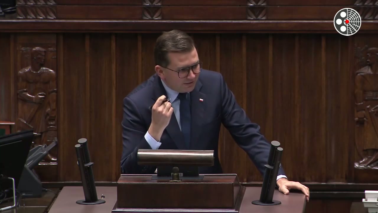 Łukasz Kmita: Nie zakazano tabletki 'dzień po', broni godności