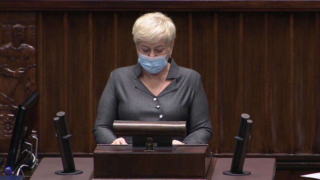 Małgorzata Pępek pyta o zgodność noweli z dyrektywą UE