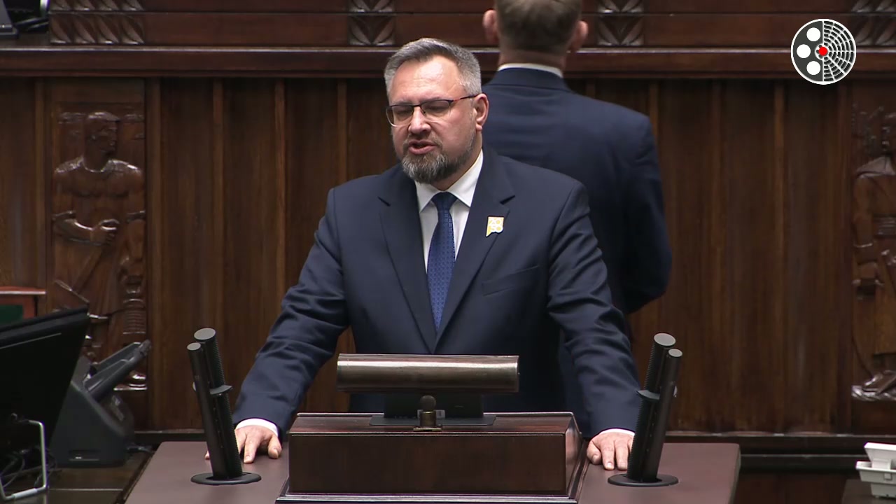 Mirosław Suchoń o zamaskowanych wśród protestujących i barierkach