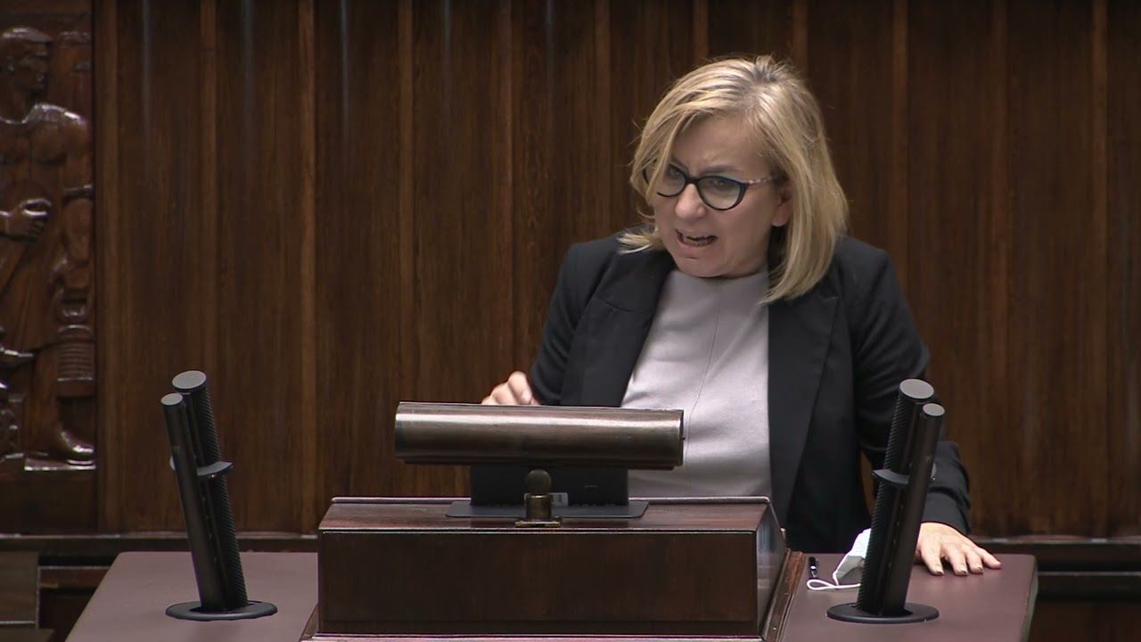 Paulina Hennig-Kloska: Ostra krytyka za milionowe kary dla Polski