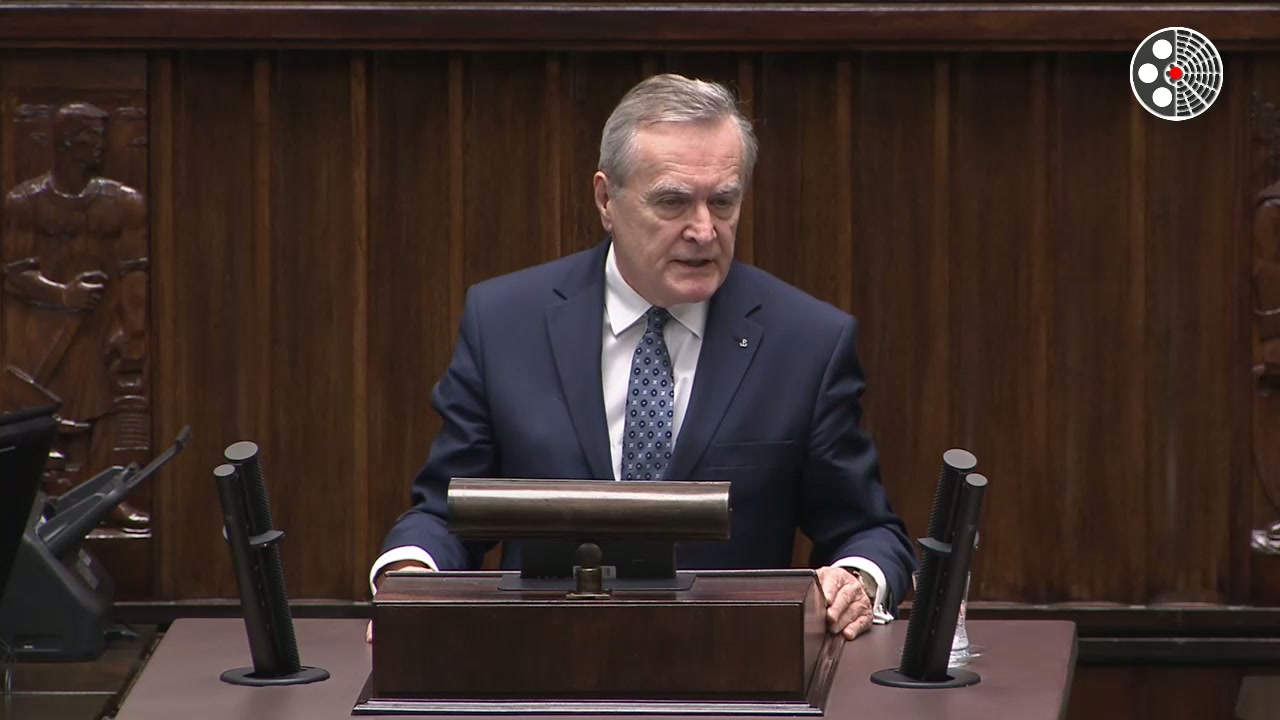 Piotr Gliński potępia akty nietolerancji i rezygnuje z pytania