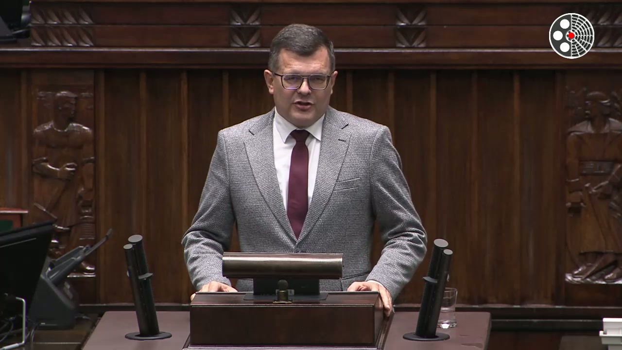Piotr Uściński: Chwali wzrost liczby oddawanych mieszkań o 60%