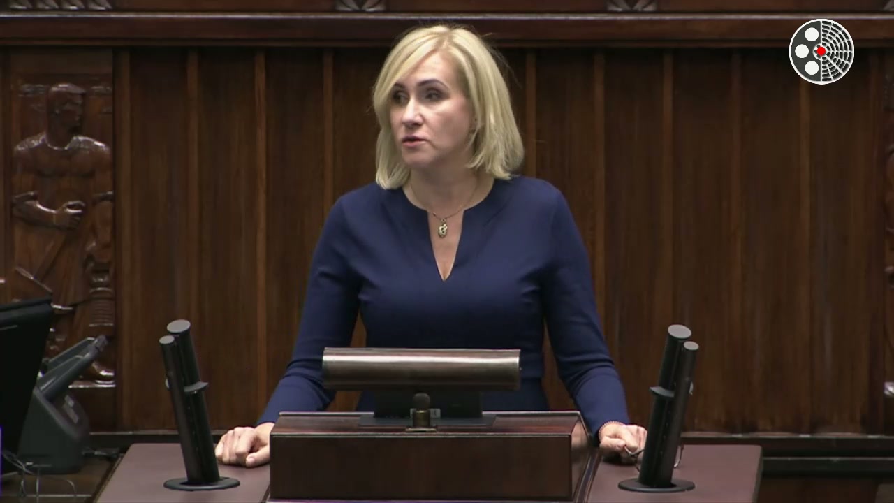 Urszula Pasławska krytykuje PiS za likwidację finansowania in vitro