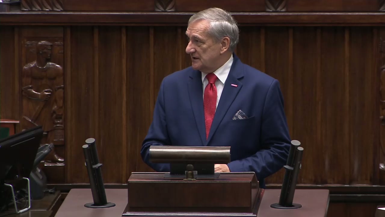 Wiesław Szczepański przedstawia liczby o zasiłkach i odpiera zarzuty
